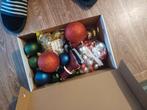 Kleine kerstboom te koop met kerstballen, Ophalen