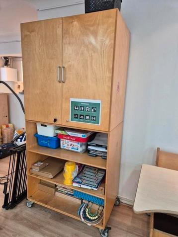 Kinderopvang kast op wielen beschikbaar voor biedingen