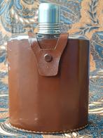 Mooie originele oude zakfles uit Engeland van glas en leder.