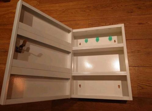 Grote afsluitbare medicijnenkast (45H x 35B x 15D),  zgan!, Huis en Inrichting, Kasten | Wandmeubels, Zo goed als nieuw, Minder dan 100 cm