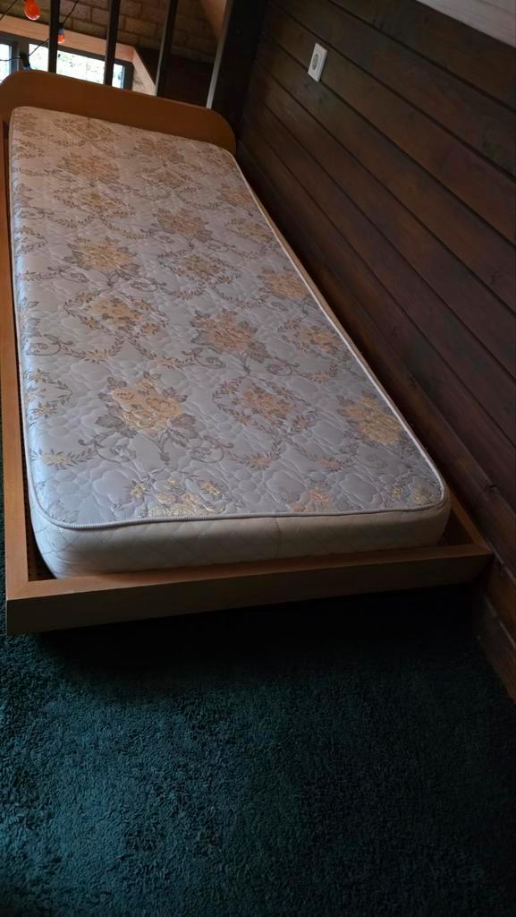 2x Eenpersoonsbed incl. Matras - Zelf Ophalen, Huis en Inrichting, Slaapkamer | Bedden, Eenpersoons, 90 cm, Hout, Ophalen