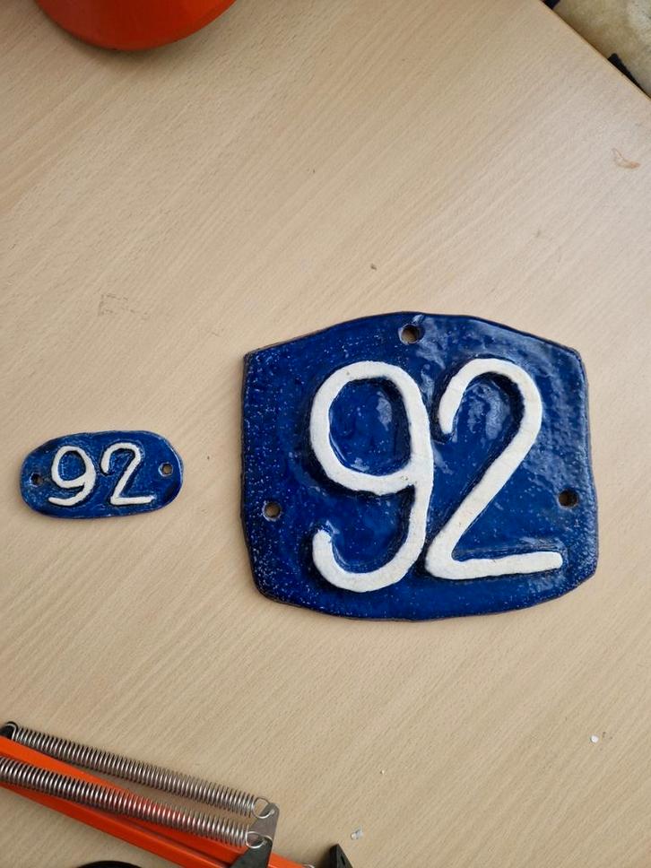 Vintage keramiek huisnummer 92 set van 2, Antiek en Kunst, Antiek | Keramiek en Aardewerk, Ophalen of Verzenden