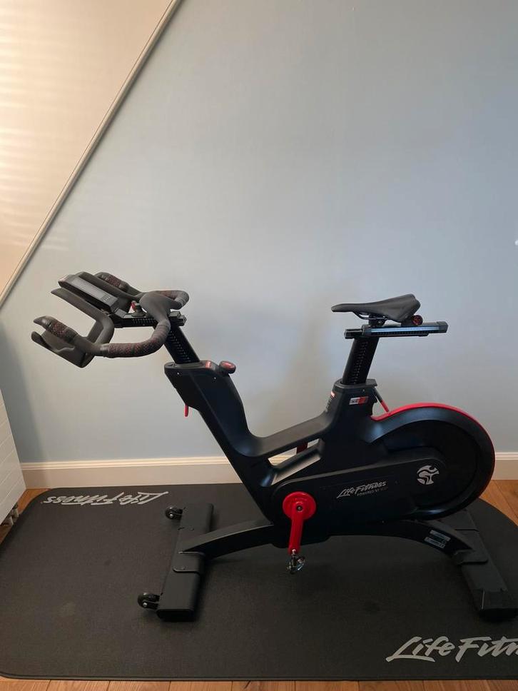 Life Fitness IC7 (ICG), Sport en Fitness, Fitnessapparatuur, Zo goed als nieuw, Spinningfiets, Ophalen