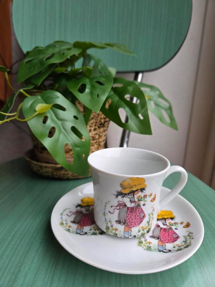 Vintage Tirschenreuth Bavaria kop en schotel - Meisje, Huis en Inrichting, Keuken | Servies, Zo goed als nieuw, Kop(pen) en/of Schotel(s)