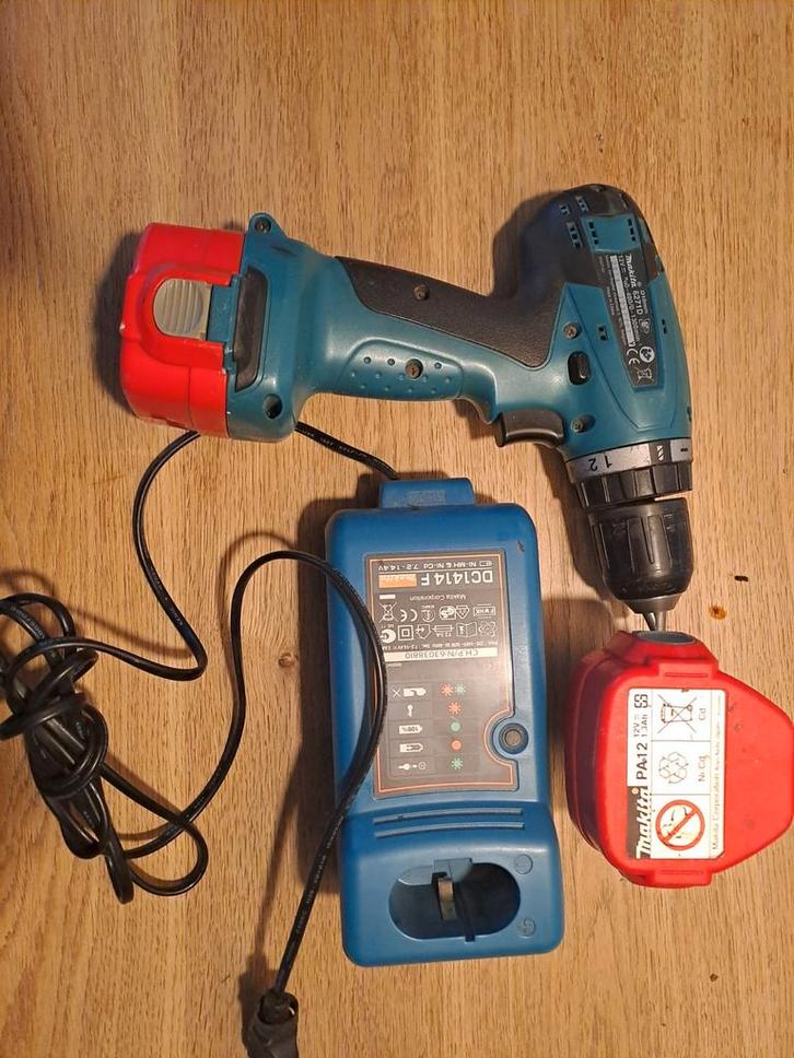 Makita 6271D Accu Boormachine + Lader & Accu's, Doe-het-zelf en Verbouw, Gereedschap | Boormachines, Gebruikt, Boor- en Schroefmachine