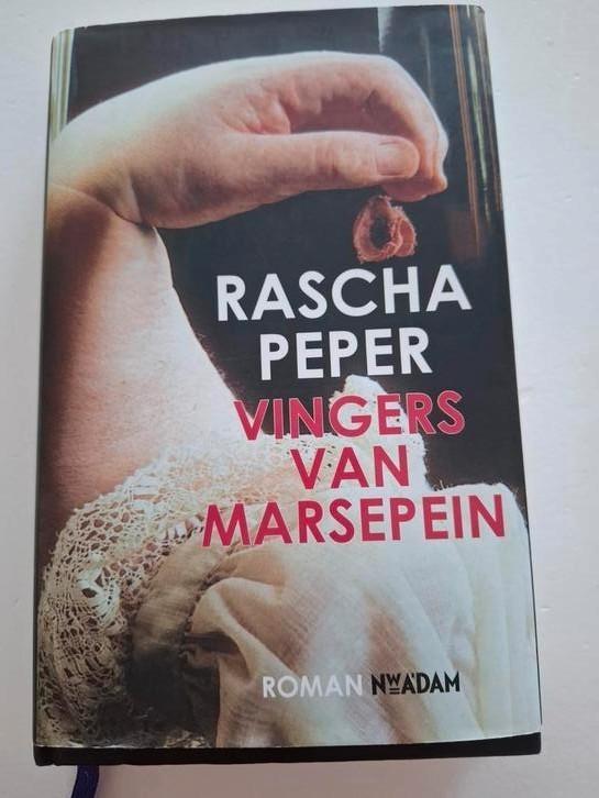 Rascha Peper - Vingers van marsepein, Boeken, Literatuur, Zo goed als nieuw, Ophalen of Verzenden
