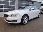 Volvo V60 2.4 D6 AWD Plug-In Hybrid Momentum ( AUTOMAAT), Auto's, Volvo, Automaat, Stof, Zwart, Wit