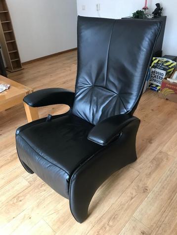 Lederen relaxfauteuil beschikbaar voor biedingen