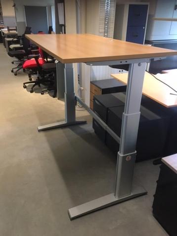 Zit/ Sta bureau Elektrisch beschikbaar voor biedingen