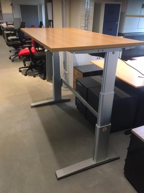 Zit/ Sta bureau Elektrisch, Huis en Inrichting, Bureaus, Gebruikt, Bureau, Elektrisch, In hoogte verstelbaar, Ophalen