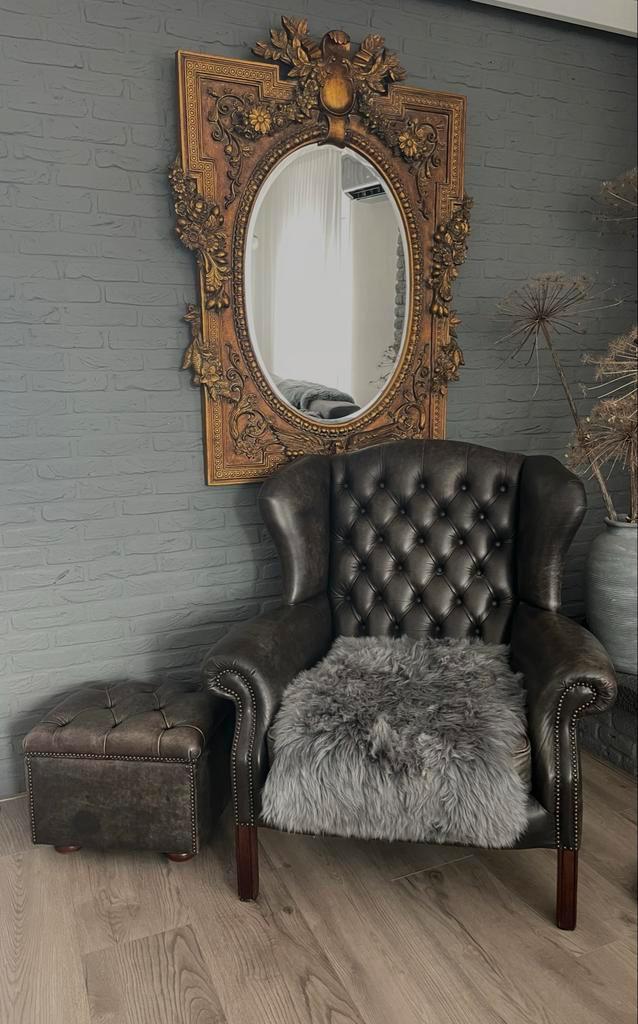 Chesterfield Fauteuil + Voetenbank - Donkergrijs, Huis en Inrichting, Fauteuils, Gebruikt, Leer, 75 tot 100 cm, Ophalen