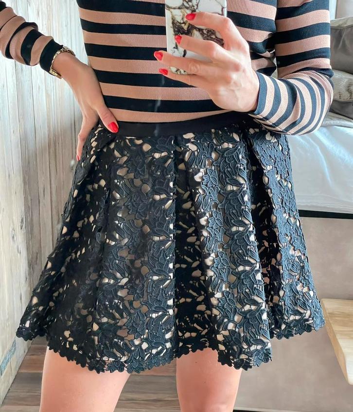 Nikkie zwart barok a-lijn rokje met de bruine kleur, Kleding | Dames, Rokken, Zo goed als nieuw, Maat 36 (S), Bruin, Boven de knie