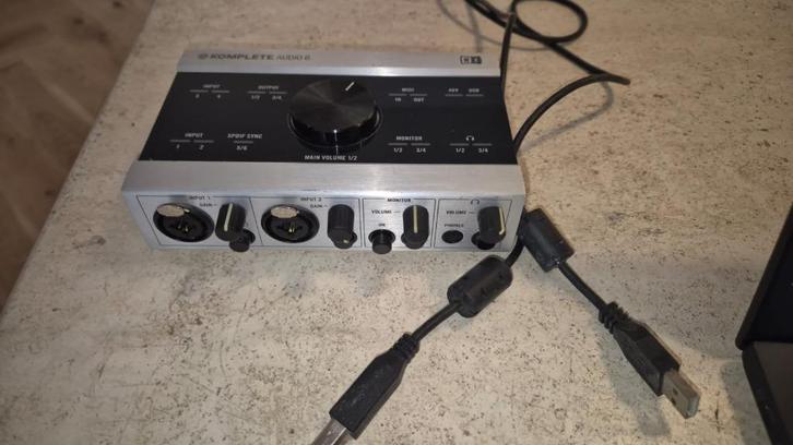 Native Instruments Komplete Audio 6 USB Audio Interface, Audio, Tv en Foto, Professionele Audio-, Tv- en Video-apparatuur, Zo goed als nieuw