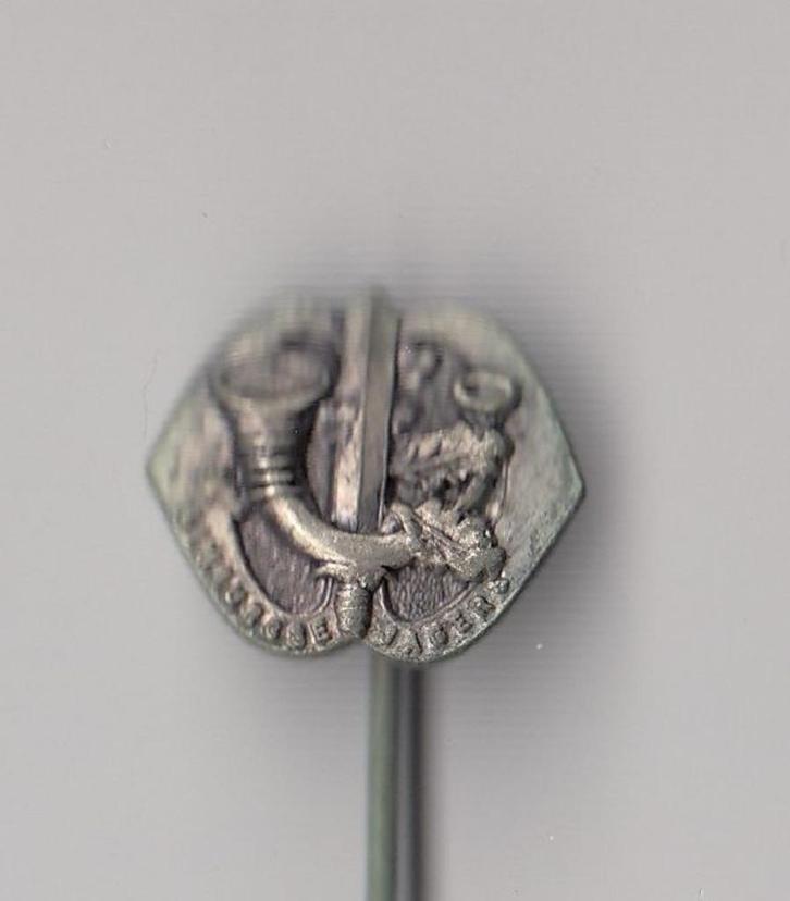 Regiment Limburgse Jagers embleem logo speldje, Verzamelen, Militaria | Algemeen, Landmacht, Embleem of Badge, Nederland, Ophalen of Verzenden