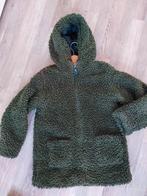 Teddy winterjas met capuchon donkergroen legergroen mt 134, Ophalen of Verzenden, Zo goed als nieuw, Meisje, Jas