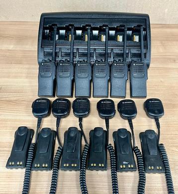 Mooie set Motorola GP-340 portofoons met multilader beschikbaar voor biedingen