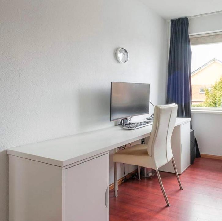 IKEA Bureau 2.46cm + 2x Alex Ladekasten, Huis en Inrichting, Kasten | Ladekasten, Ophalen