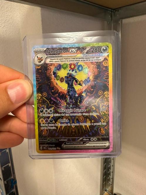 Pokémon Umbreon EX 161/131 Prismatic Evolutions NM ITALIAANS, Hobby en Vrije tijd, Verzamelkaartspellen | Pokémon, Nieuw, Losse kaart