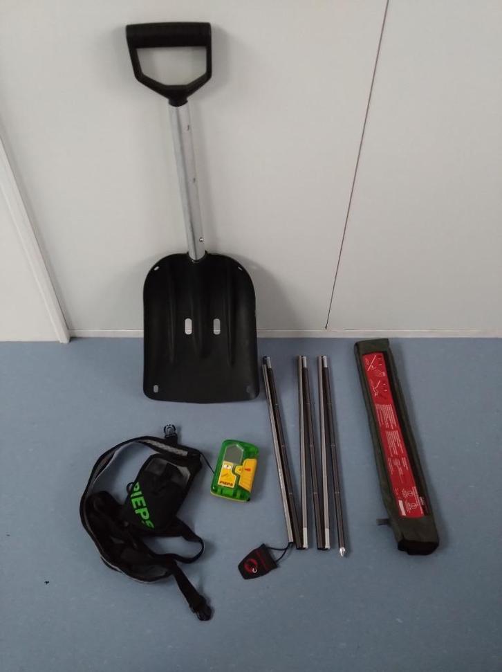 Te huur: Pieps / Mammut lawine-3-eenheid pieper/sonde/schep, Sport en Fitness, Snowboarden, Gebruikt, Overige typen, Ophalen
