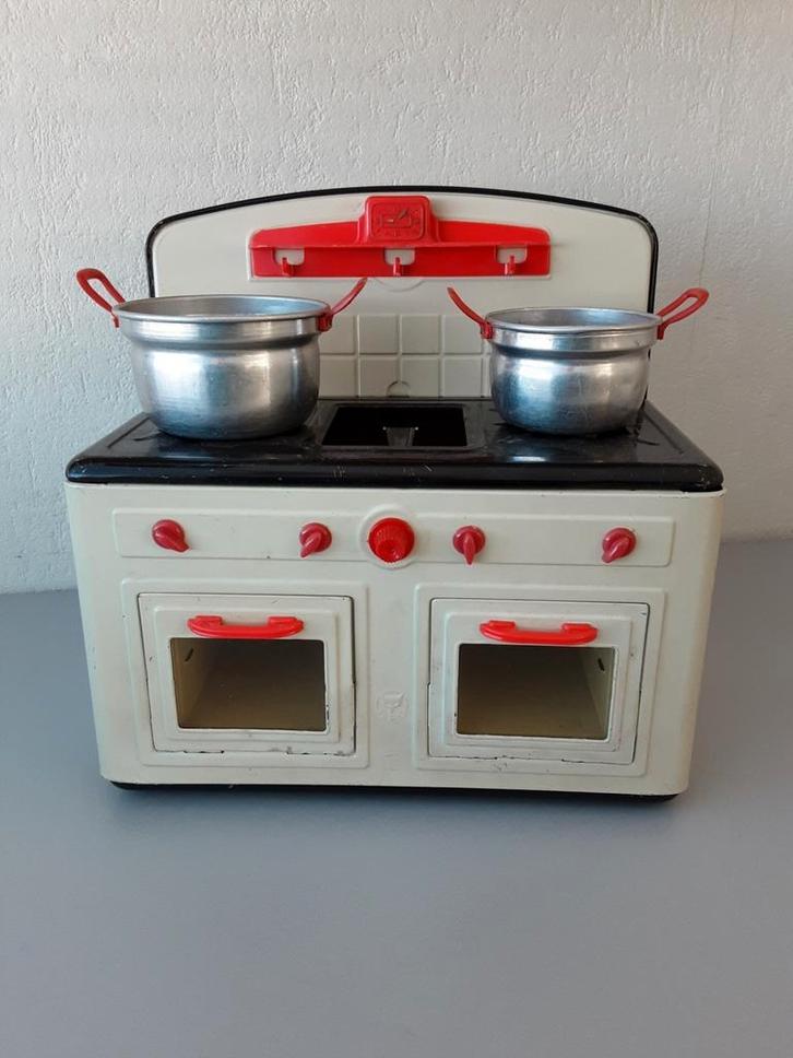 vintage fornuisje keukentje Fuchs pannetjes West Germany, Kinderen en Baby's, Speelgoed | Speelkeukens, Zo goed als nieuw, Ophalen of Verzenden