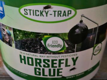 Horsefly glue nieuw in emmer beschikbaar voor biedingen