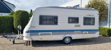 Nette caravan Hobby Prestige 460 UFE - rondzit en frans bed