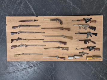 Collectie Miniatuur Geweren beschikbaar voor biedingen