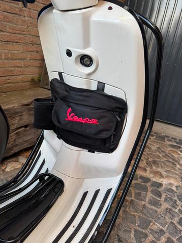 Vespa tasje roze beschikbaar voor biedingen