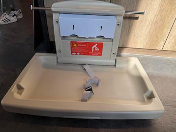 Nieuwe Baby Wandverschoontafel beschikbaar voor biedingen