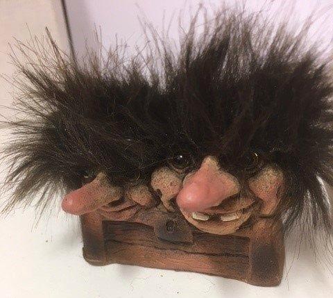 NyForm Trollen uit Noorwegen Trolls in Chest (nieuw), Verzamelen, Beelden en Beeldjes, Nieuw, Fantasy, Verzenden