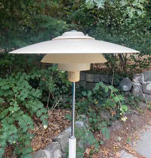 Deens design vloerlamp met lamellen / schalen Louis Poulsen, Huis en Inrichting, Lampen | Vloerlampen, Ophalen