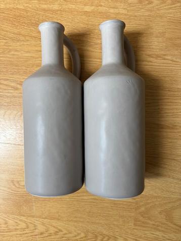 2 vazen beschikbaar voor biedingen