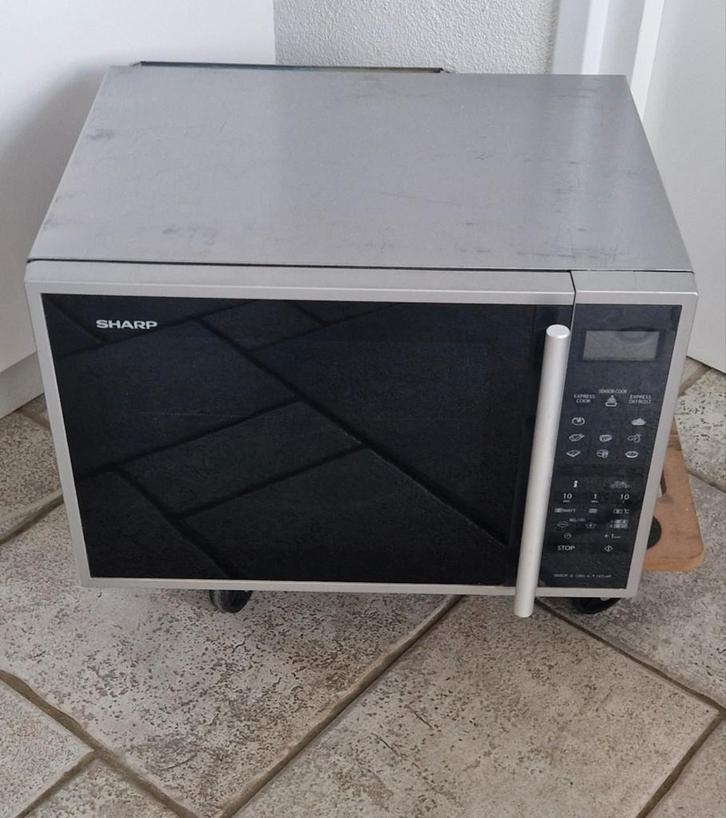 Sharp combi magnetron met grill functie, Witgoed en Apparatuur, Magnetrons, Zo goed als nieuw, Grill, Ophalen
