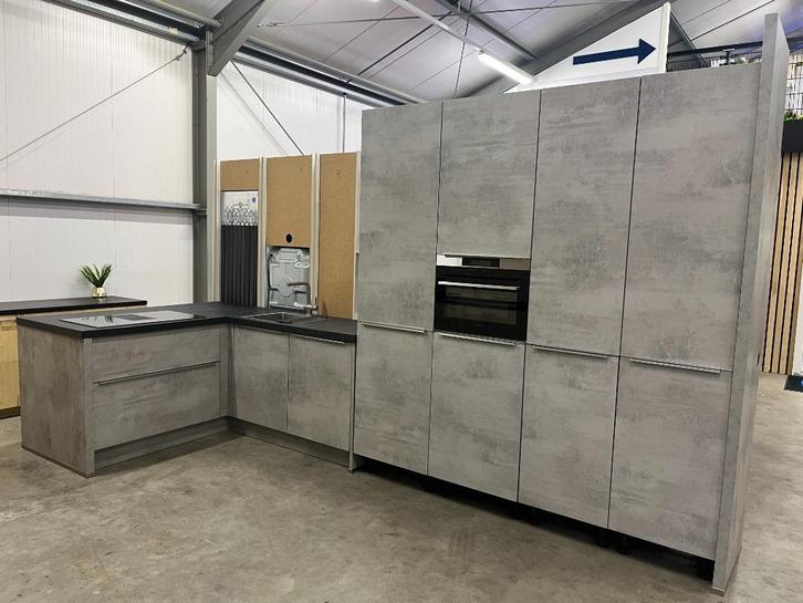 Nolte keuken met schiereiland en kastenwand !! Volop keus ke, Huis en Inrichting, Keuken | Keukenelementen, Gebruikt, Ophalen