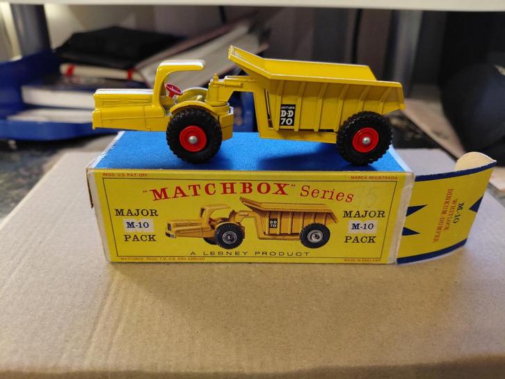 Matchbox M10 Dinkum Dumper, Hobby en Vrije tijd, Modelauto's | Overige schalen, Zo goed als nieuw, Ophalen of Verzenden