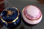Kobalt blauw en rose poederdoosjes, Ophalen of Verzenden, Zo goed als nieuw, Porselein, Kop en/of schotel