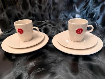 Douwe egberts espresso kopjes met schoteltjes set 2  beschikbaar voor biedingen
