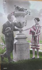 twee vintage kaarten met een paartje - 1932, Verzenden, 1920 tot 1940, Gelopen, Overige thema's