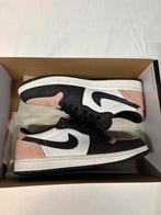 Jordan 1 Low OG Bleaced Coral EU42,5, Kleding | Heren, Schoenen, Overige kleuren, Nike, Ophalen of Verzenden, Sneakers of Gympen
