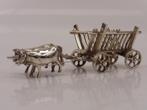 Zilveren miniatuur Hooiwagen met 2 ossen                Z464