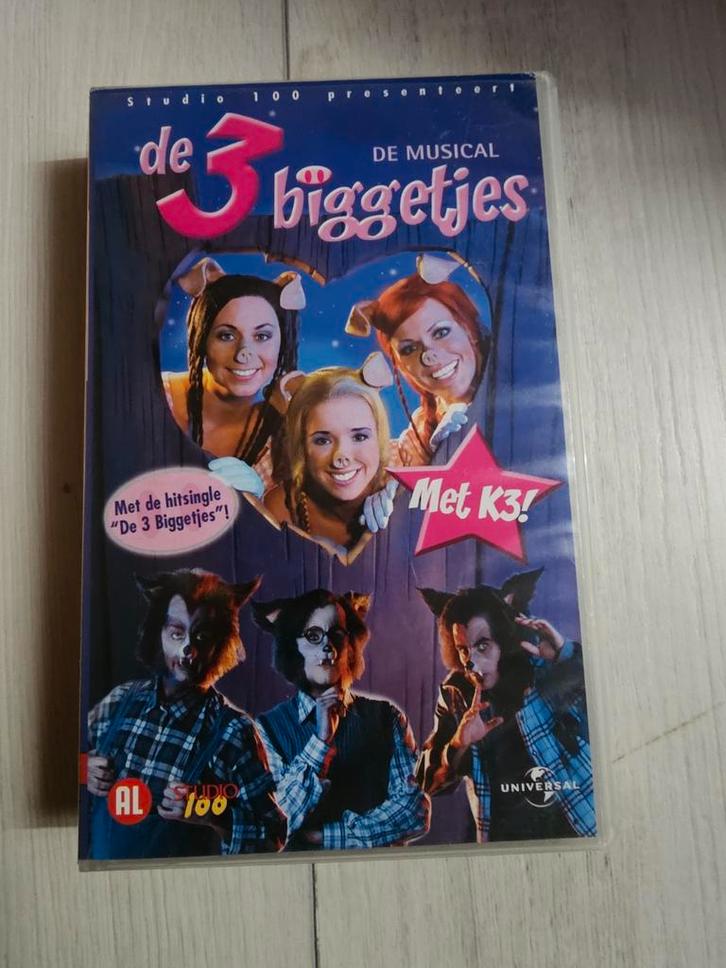 De 3 Biggetjes Musical VHS - K3, Cd's en Dvd's, VHS | Kinderen en Jeugd, Zo goed als nieuw, Kinderprogramma's en -films, Overige typen