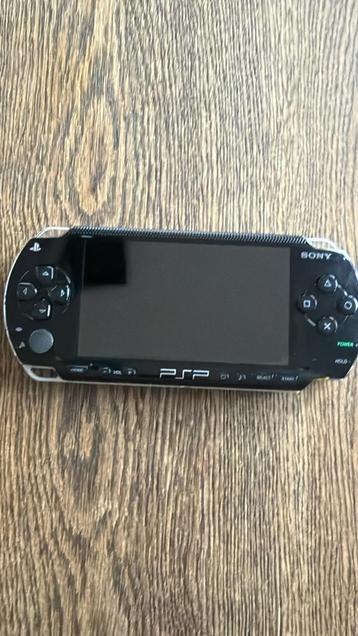 Sony PSP in Zeer Goede Staat + Oplader & Hoesje beschikbaar voor biedingen