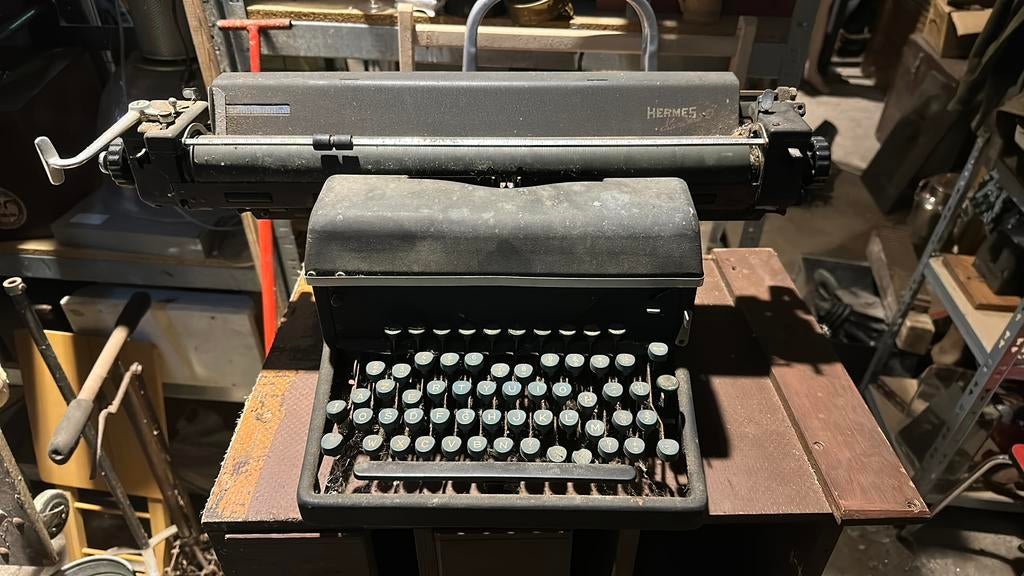 Oude typemachine hermes, Ophalen