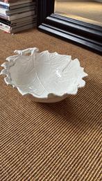 Grote witte kom in  koolblad vorm, Ophalen of Verzenden