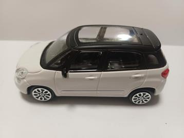 Burago Fiat 500L 1:43 - Perfecte Staat! beschikbaar voor biedingen