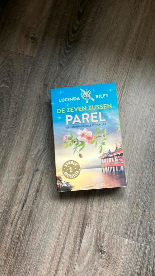 Lucinda Riley - Parel, Boeken, Literatuur, Zo goed als nieuw, Nederland, Ophalen of Verzenden