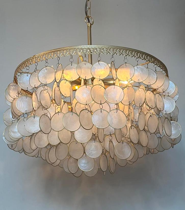 3 Beschikbaar Vintage Schelpen Hanglampen oud messing Frame, Huis en Inrichting, Lampen | Kroonluchters, Nieuw, Ophalen of Verzenden