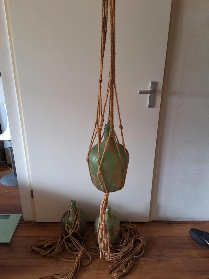 Vintage Glazen Fles met Macramé Hanger 3x, Huis en Inrichting, Woonaccessoires | Vazen, Gebruikt, Groen, Minder dan 50 cm, Glas