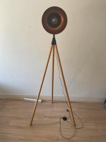 Industriële design staande lamp beschikbaar voor biedingen