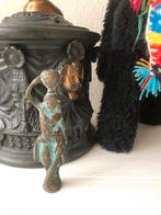 Oud beeldje  vrouw met waterkruik op hoofd, Antiek en Kunst, Antiek | Koper en Brons, Ophalen of Verzenden, Brons